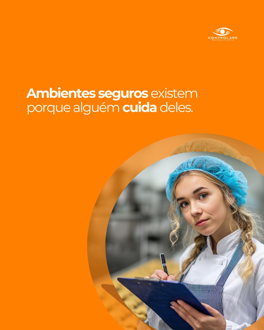 Cozinha industrial segura — ambiente mantido por equipe treinada em segurança alimentar